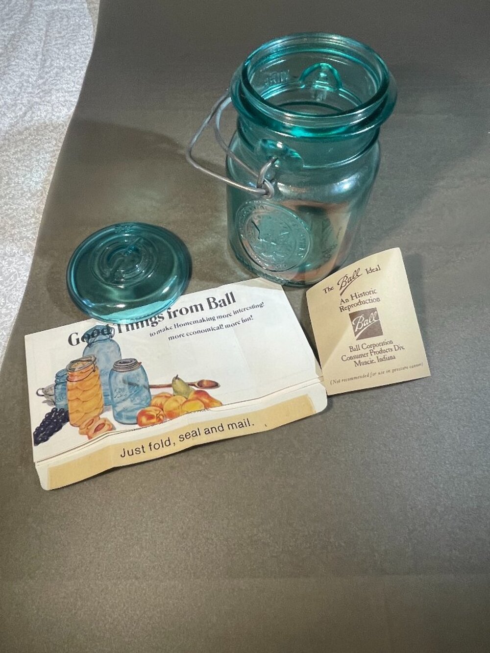 VINTAGE BLUE BALL BICENTENNIAL EAGLE JAR WIRE BALE SEAL IDEAL MASON PINT (748)